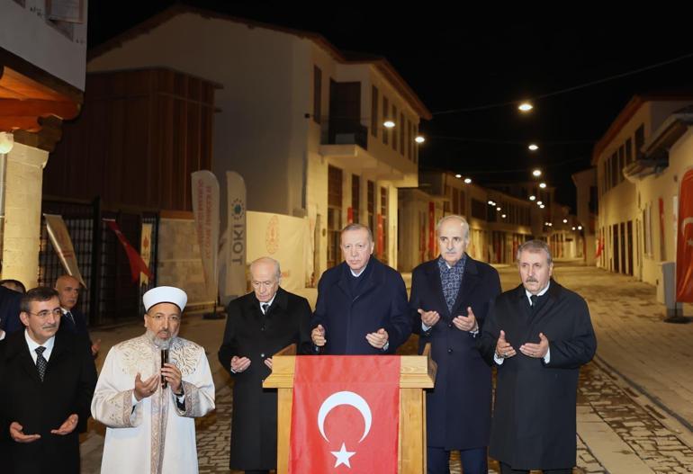 Cumhurbaşkanı Erdoğan: Sözlerimizi tutmanın bahtiyarlığıyla aziz milletimizin karşısındayız