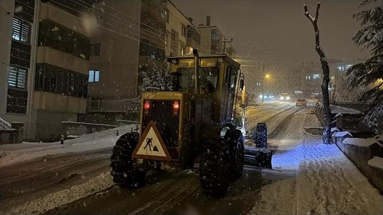 Karabük’te gece saatlerinde kar yağışı etkisini artırdı