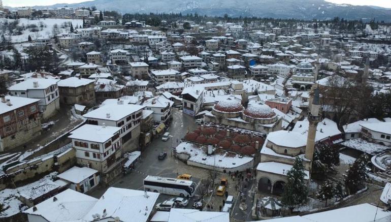 Karabük’te kar etkisini sürdürüyor
