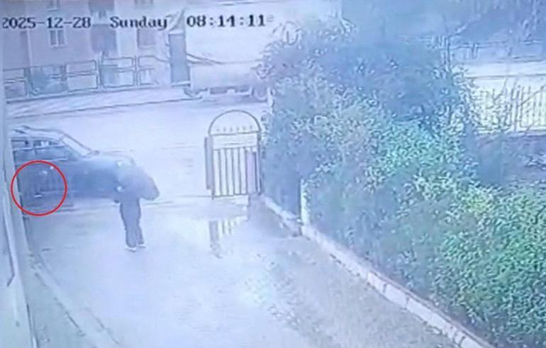 Binmek istediği hafif ticari araca otomobilin çarptığı kazada yaralandı