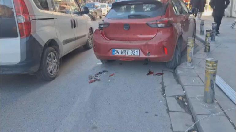 Küçükçekmecede park halindeki otomobile TIR çarptı; kaza kamerada