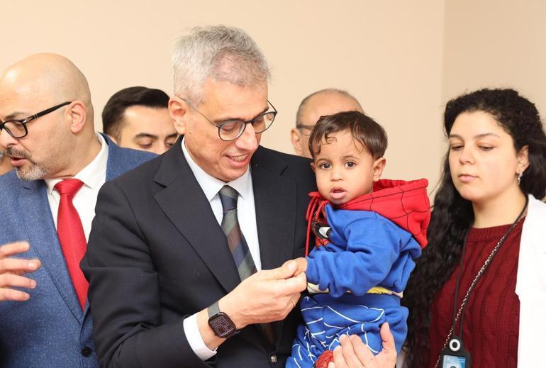 Bakan Memişoğlu, Kahirede Filistinli hastaları ziyaret etti