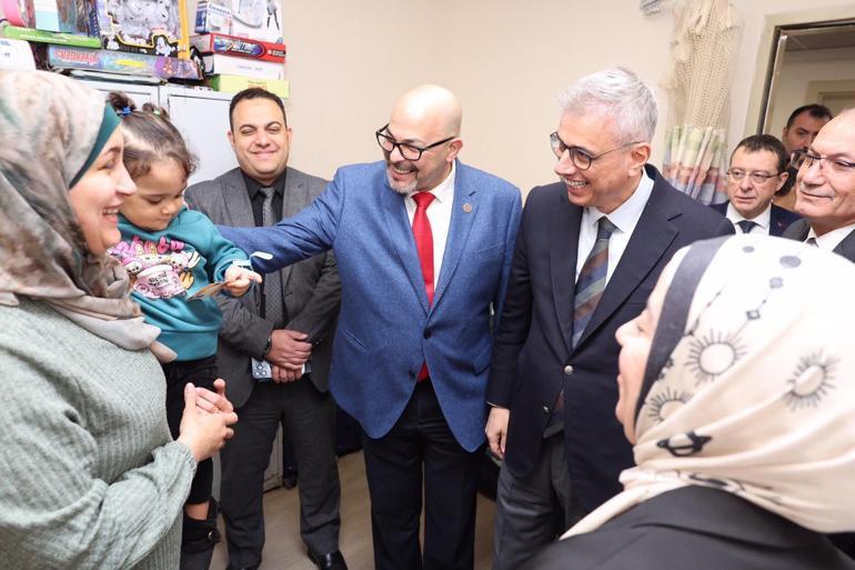 Bakan Memişoğlu, Kahirede Filistinli hastaları ziyaret etti