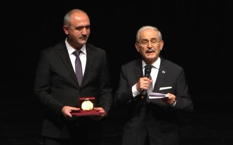 Yılmaz Büyükerşen: Siyaseten kendimi emekli ettiğimi duyuruyorum