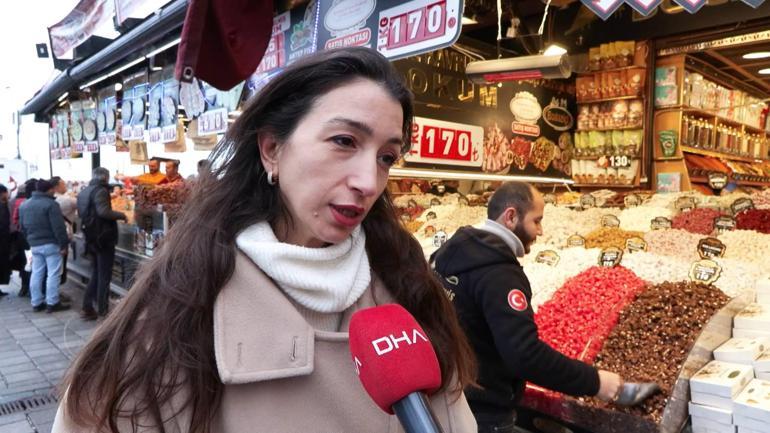 Yeni yıla bir gün kala Eminönünde alışveriş yoğunluğu