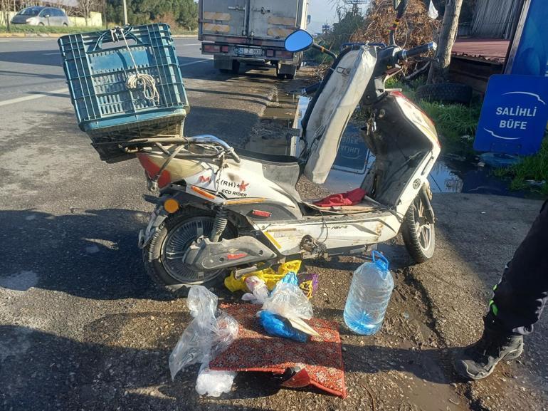 Otomobil ile çarpışan elektrikli bisikletin sürücüsü öldü, kaza kamerada
