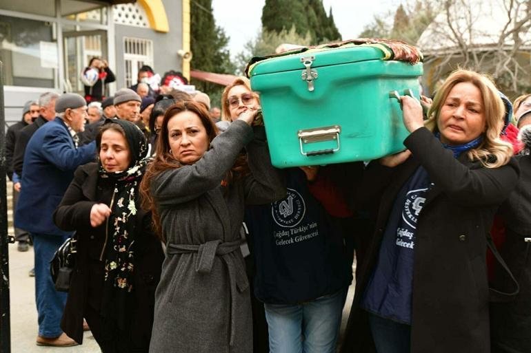 Boşanma aşamasındaki eşinin öldürdüğü Kadriyenin tabutunu kadınlar taşıdı