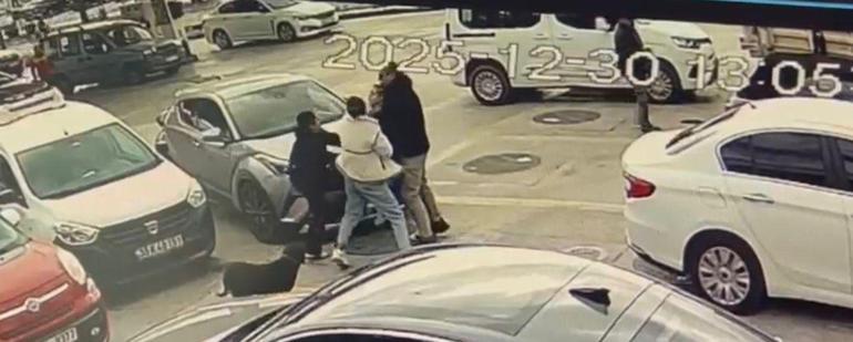 Bodrum’da kaza sonrası taraflar arasında çıkan kavga anı kamerada