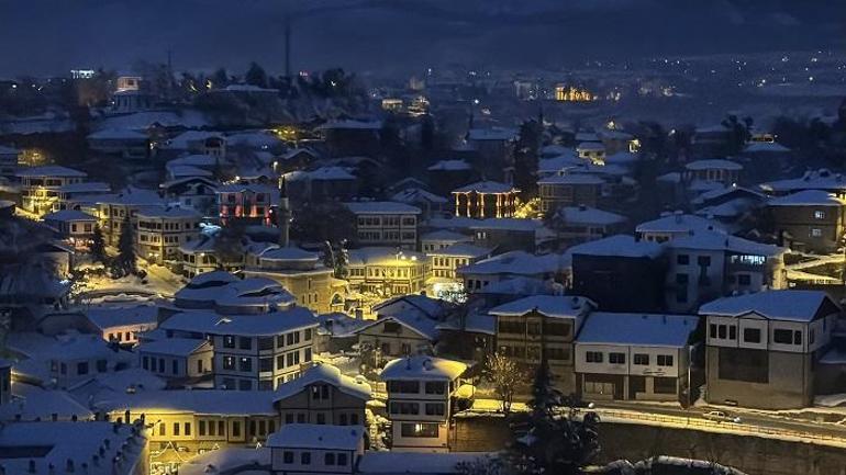 Eğitime kar engeli; Bir çok ilde okullar tatil edildi