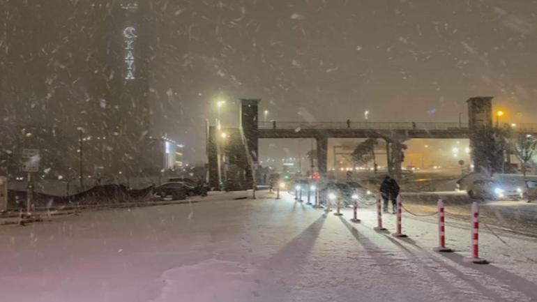 İstanbulda kar yağışı etkili oluyor