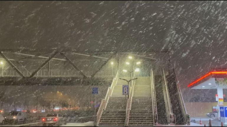 İstanbulda kar yağışı etkili oluyor