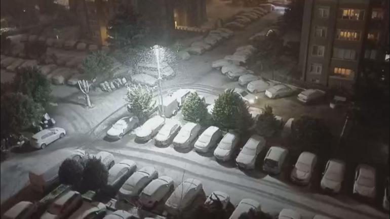 İstanbulda kar yağışı etkili oluyor