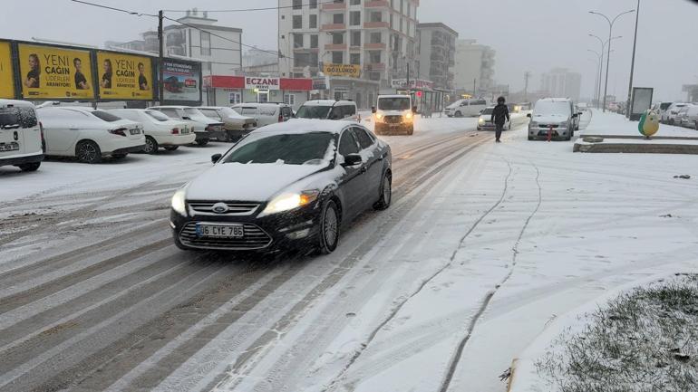 Adıyamanda kar ulaşımı olumsuz etkiledi