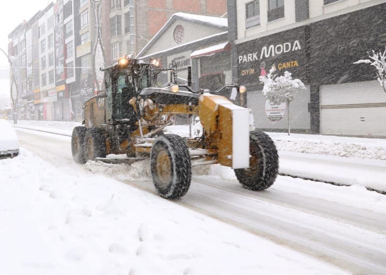Vanda kardan kapanan 312 yerleşim yerinin yolu ulaşıma açıldı