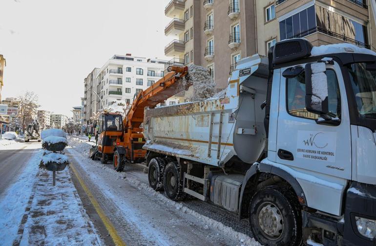 Vanda kardan kapanan 312 yerleşim yerinin yolu ulaşıma açıldı