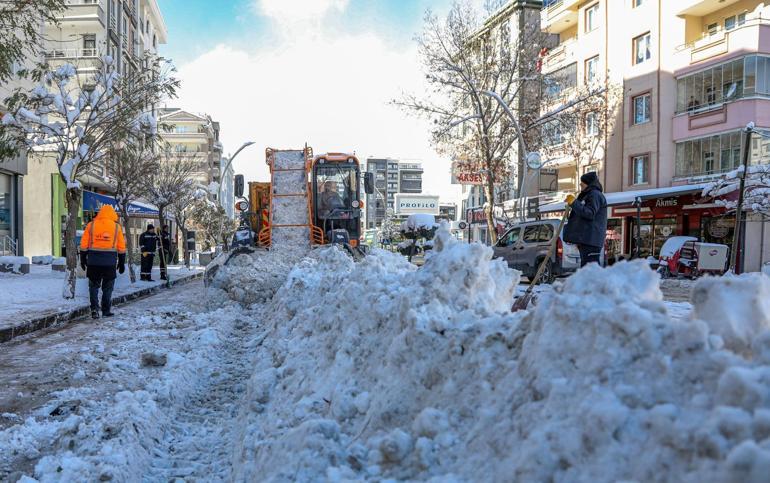 Vanda kardan kapanan 312 yerleşim yerinin yolu ulaşıma açıldı