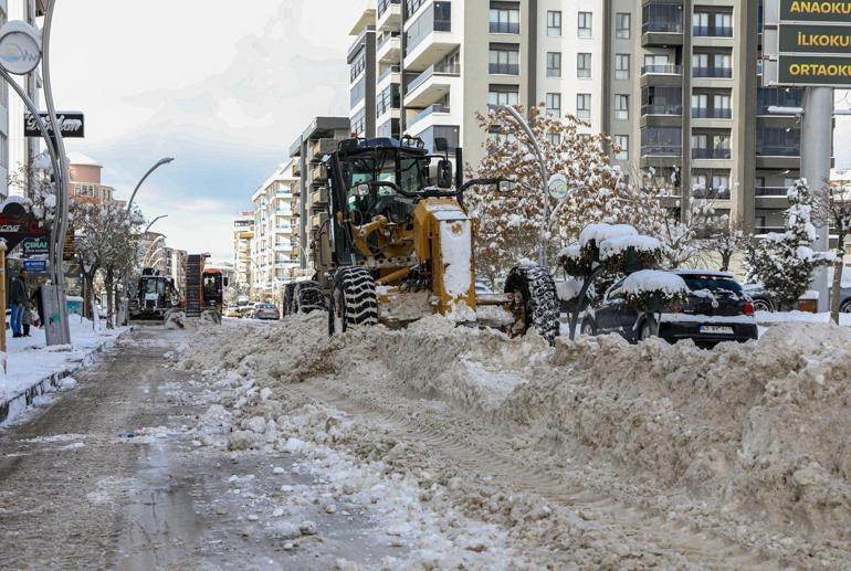 Vanda kardan kapanan 312 yerleşim yerinin yolu ulaşıma açıldı