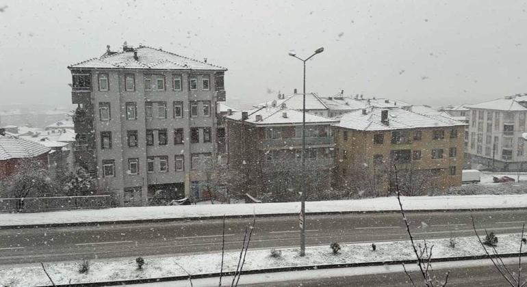 Bartında kar yağışı nedeniyle 16 köy yolu ulaşıma kapandı