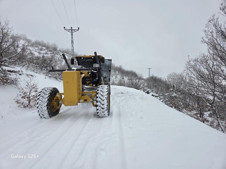 Elazığda 311 köy yolu, kardan ulaşıma kapandı