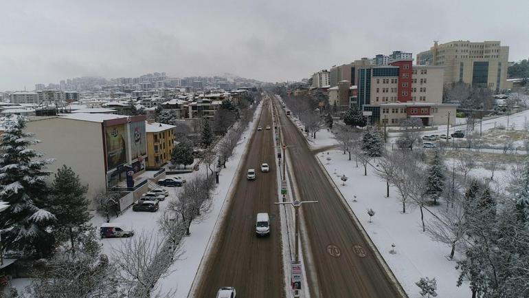 Elazığda 311 köy yolu, kardan ulaşıma kapandı