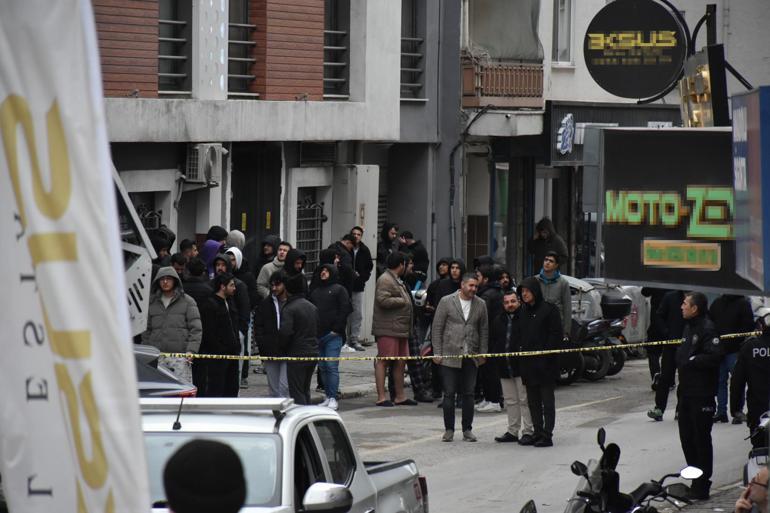 Atıl haldeki otel binasında patlama sonrası yangın; 2 işçi dumandan etkilendi