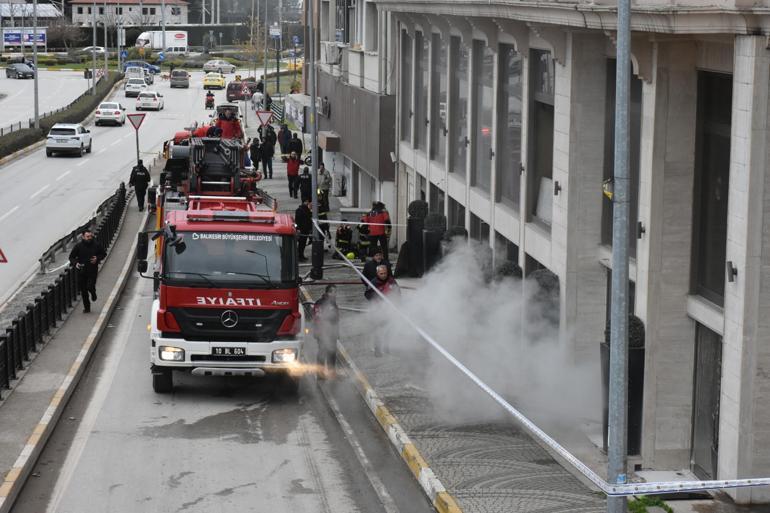 Atıl haldeki otel binasında patlama sonrası yangın; 2 işçi dumandan etkilendi