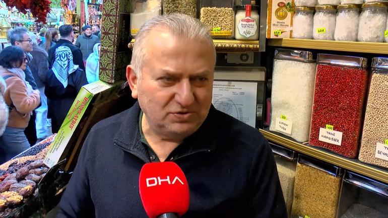 Yeni yıla saatler kala Mısır Çarşısında alışveriş yoğunluğu