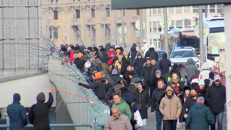 Yeni yıla saatler kala Mısır Çarşısında alışveriş yoğunluğu