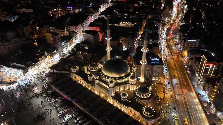 Yeni yıla saatler kala Taksim Meydanı havadan görüntülendi