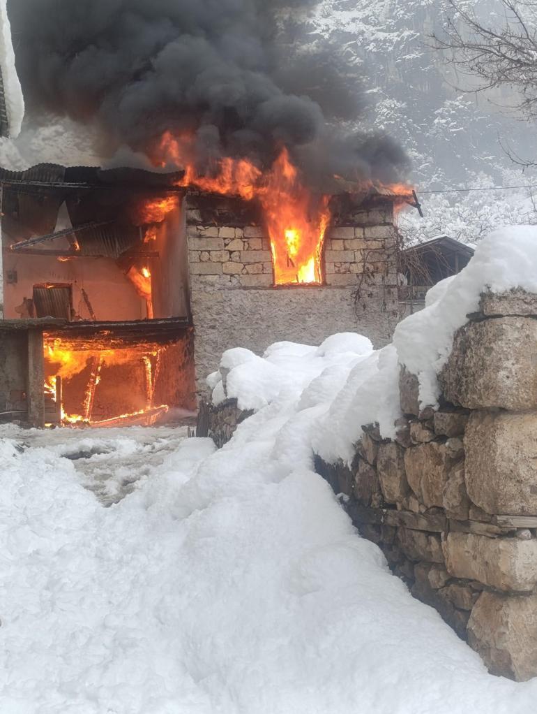 Kayseride evde çıkan yangın söndürüldü