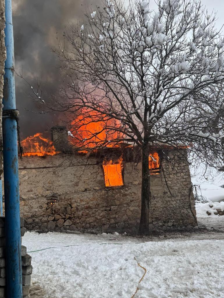 Kayseride evde çıkan yangın söndürüldü