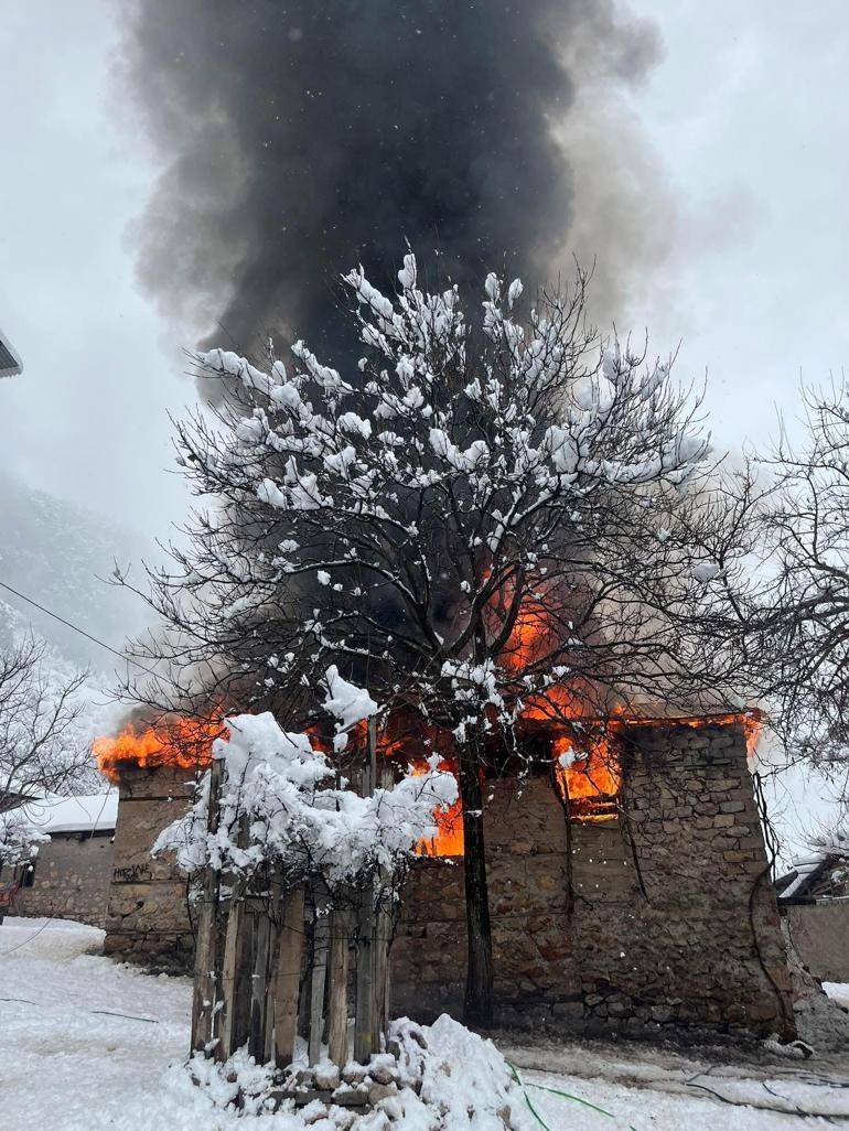 Kayseride evde çıkan yangın söndürüldü