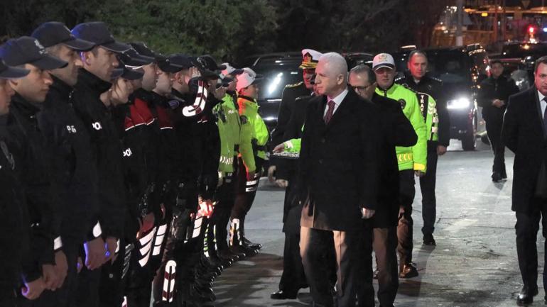 Vali Gül, 15 Temmuz Şehitler Köprüsünde denetimlere katıldı; sürücülerin yeni yılını kutladı