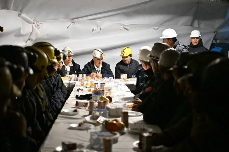 Manisa Valisi Özkan, yeni yıla madencilerle yer altında girdi