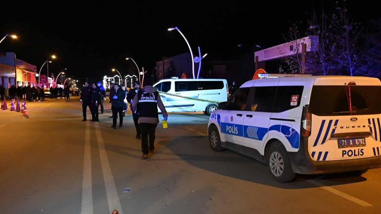 Yılbaşı kutlamasında çıkan kavgaya müdahale eden polis bıçakla yaralandı