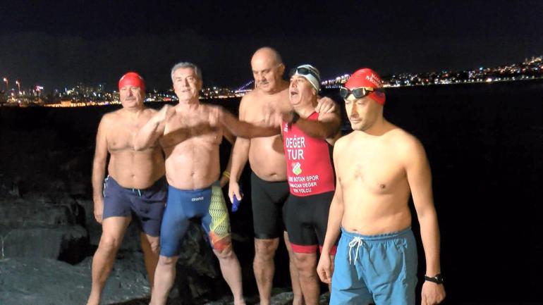 Fatihte 2026ya buz gibi suda yüzerek girdiler