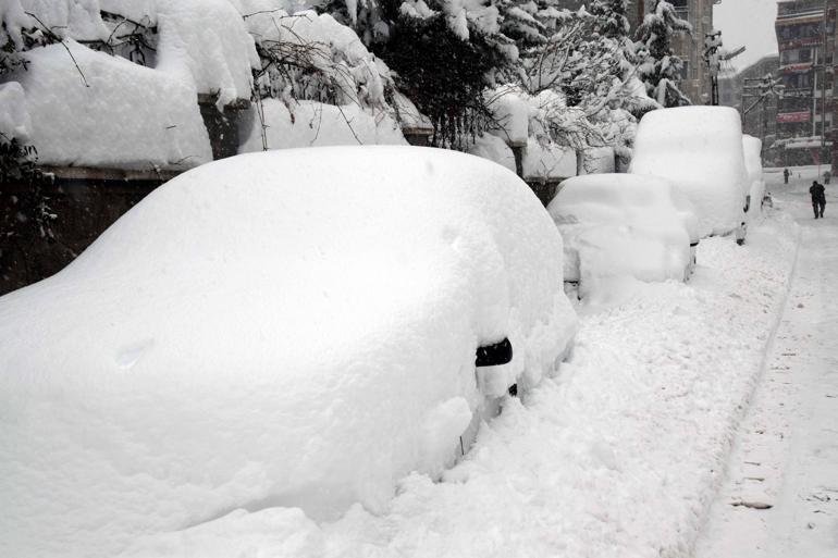 Vanda kardan 671 yerleşim yerinin yolu ulaşıma kapandı