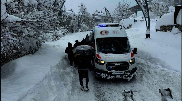 Çatak’ta çığ düşen evde yaralanan kadın öldü; 20 ev tahliye edildi