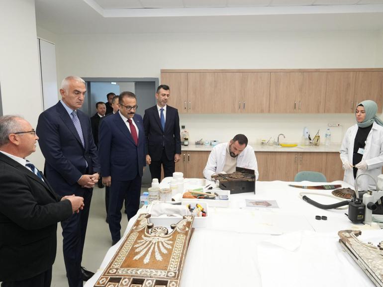 Bakan Ersoydan Konservasyon Laboratuvarına ziyaret