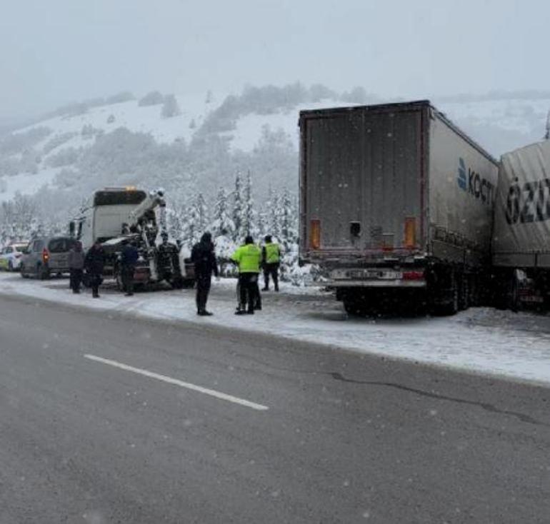 2 TIR’ın çarpıştığı kaza kamerada