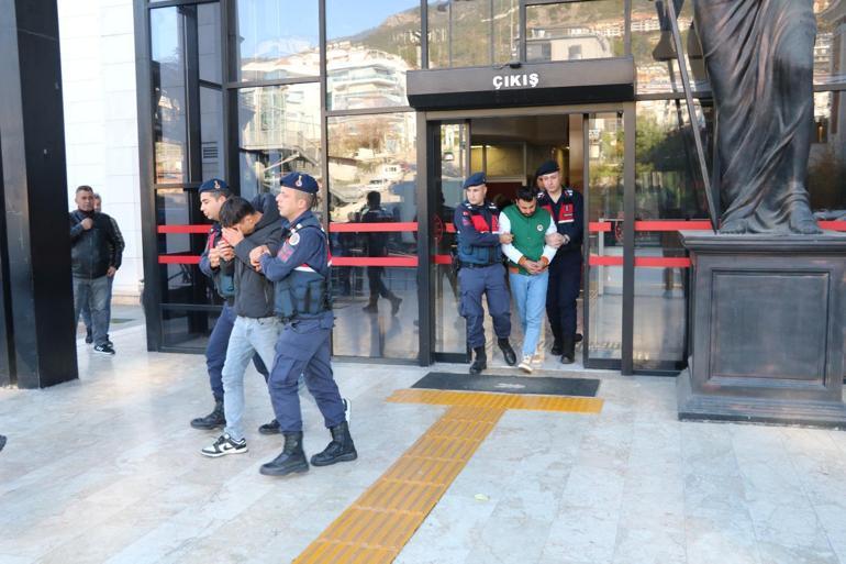 Alanya’da polisin üzerine motosiklet süren 2 kişi tutuklandı