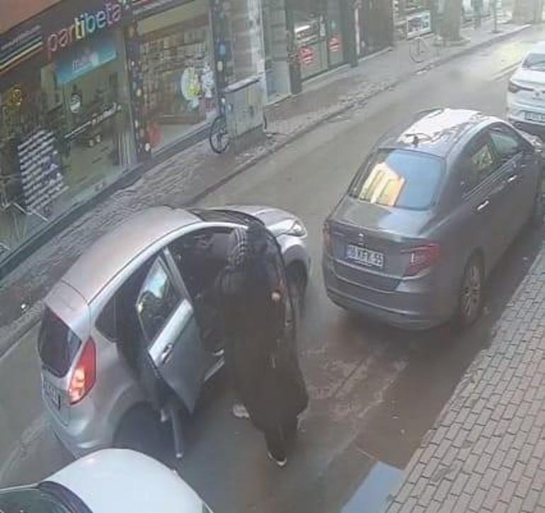 Minibüsün otomobile çarptığı kaza kamerada; 1’i çocuk, 4 yaralı