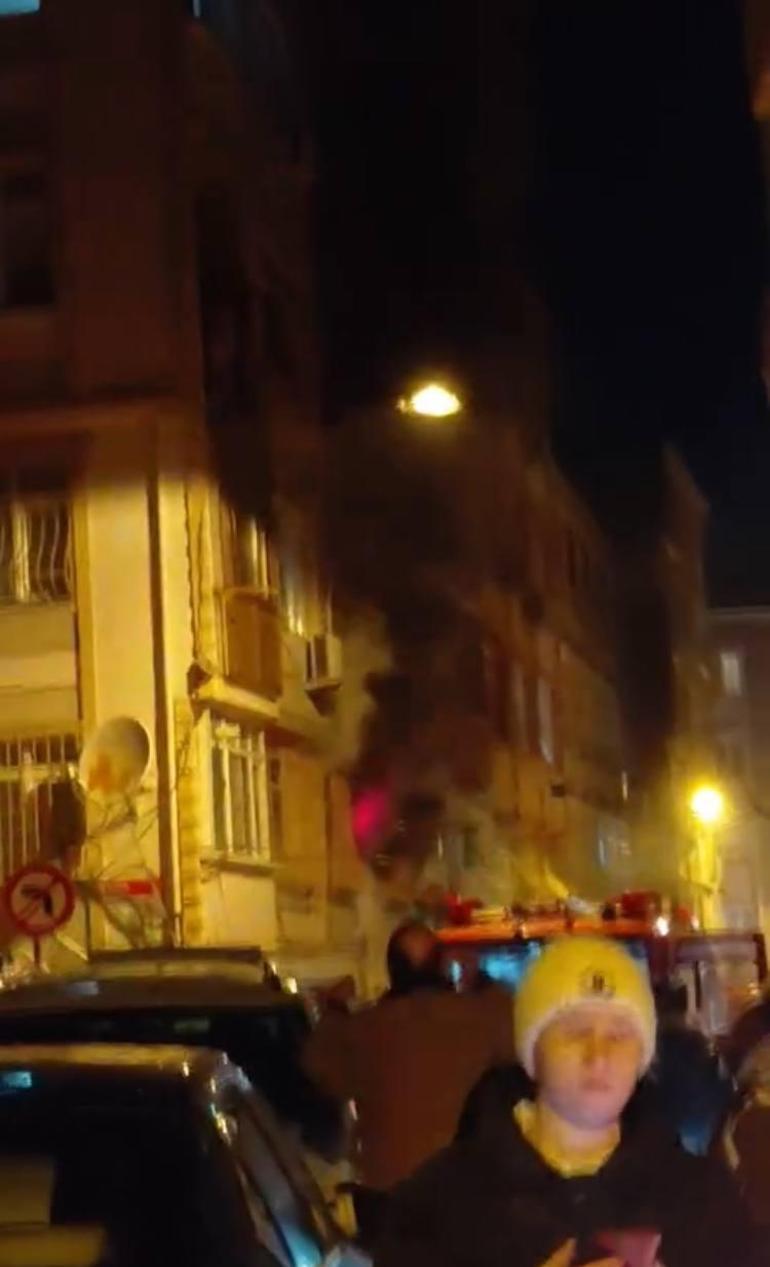 Fatihte 5 katlı binada yangın: 6 kişi dumandan etkilendi