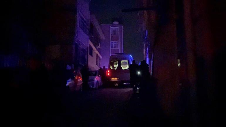 Fatihte 5 katlı binada yangın: 6 kişi dumandan etkilendi