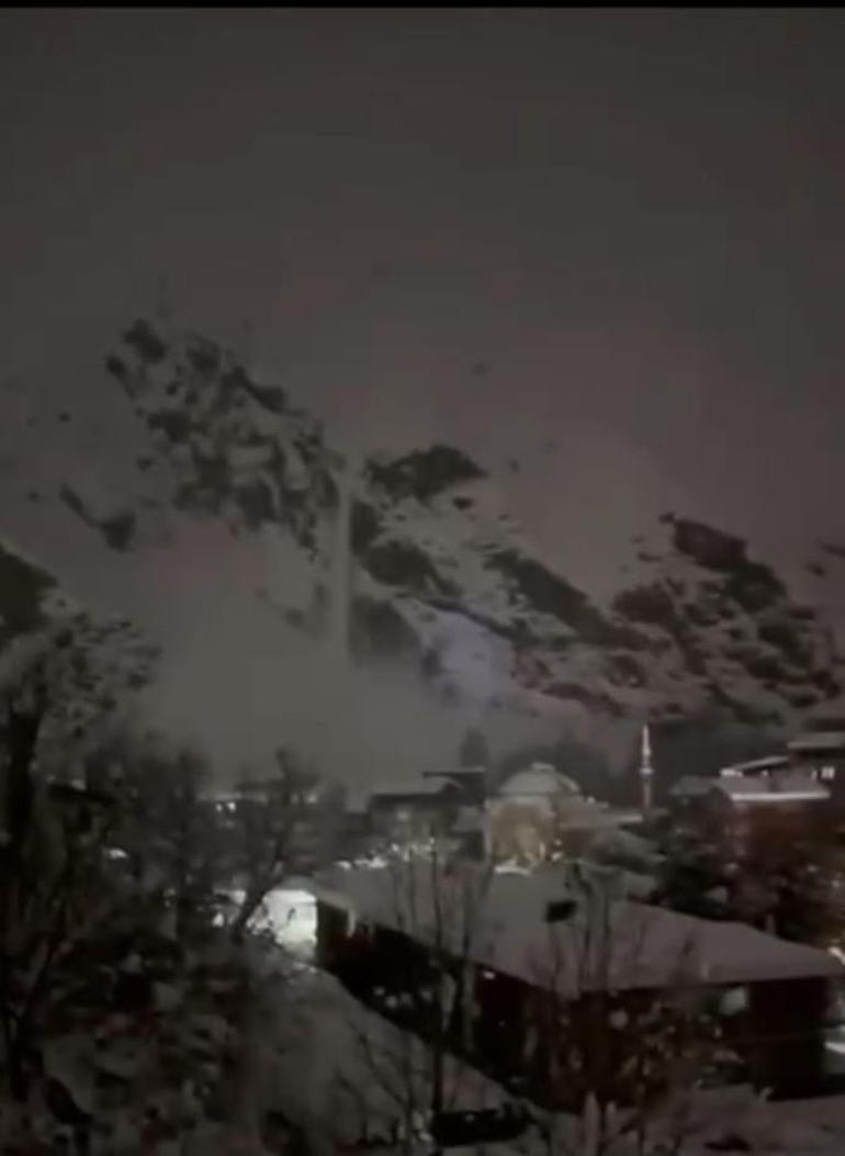 Çatak’ta çığ düşen evde yaralanan kadın öldü; 20 ev tahliye edildi