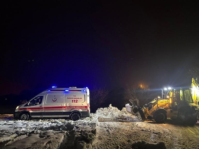 Mardin’de kar, kimine çile, kimine eğlence oldu