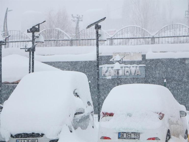 Yurtta kar yağışı etkili oldu; bazı il ve ilçelerde eğitime ara verildi