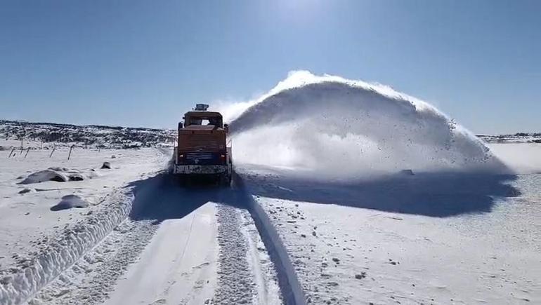 Elazığ’da kar nedeniyle 259 köy yolu kapandı