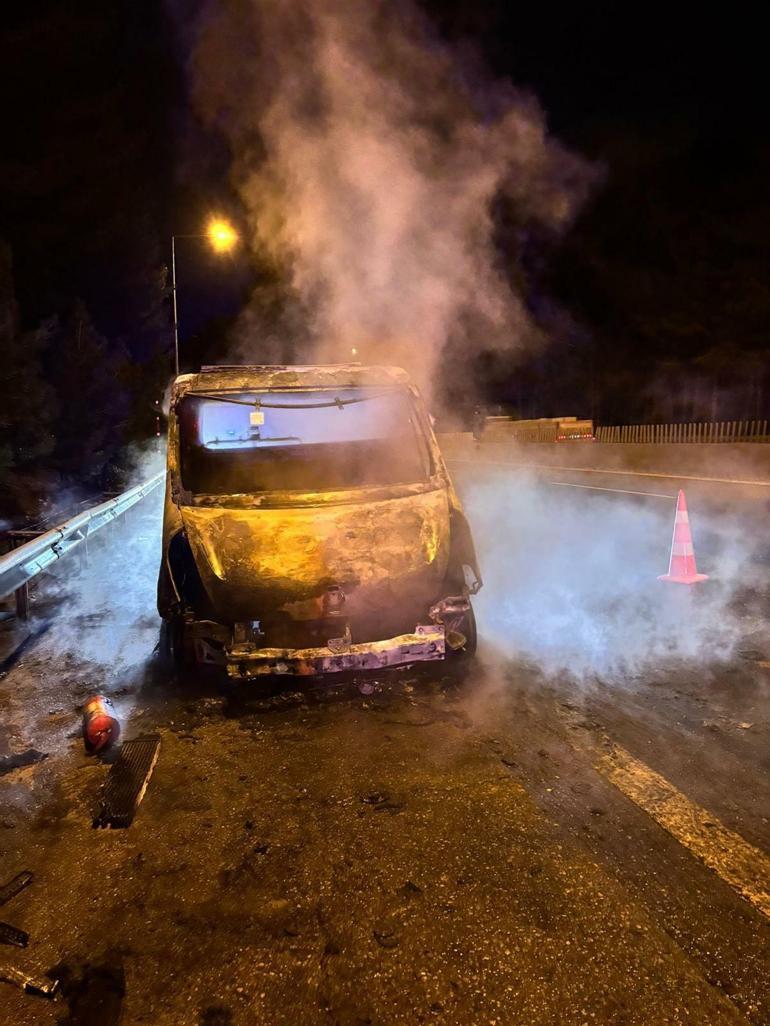 Adanada seyir halindeyken alev alan çekici yandı