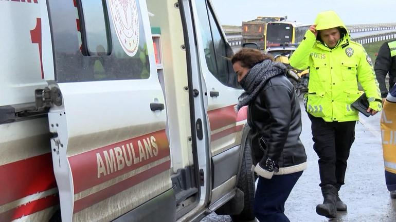 Arnavutköyde İETT otobüsü bariyerlere çarptı; 2 yaralı